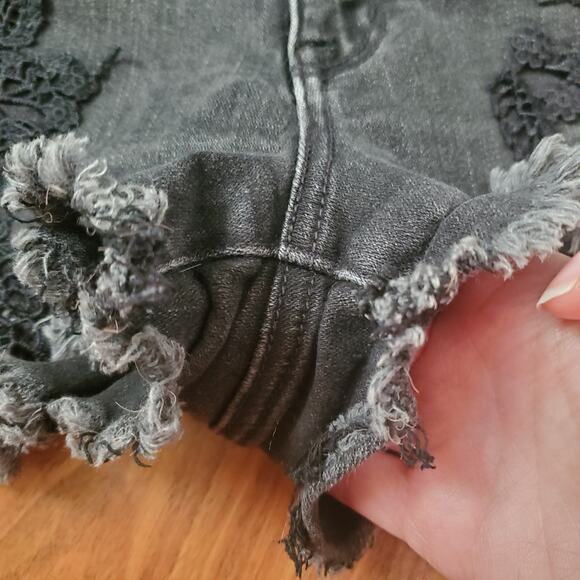 American Eagle Hi-Rise Shortie Lace Embroidery Black Denim Shorts Women's 10 - Picture 6 of 14